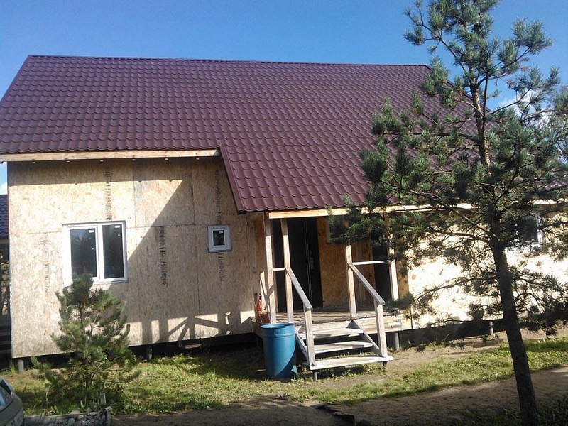 Монтаж металлочерепицы и облицовка виниловым сайдингом (Родничково)