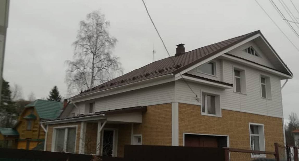 Монтаж металлочерепицы и облицовка виниловым сайдингом и фасадными панелями в п. Солнечное