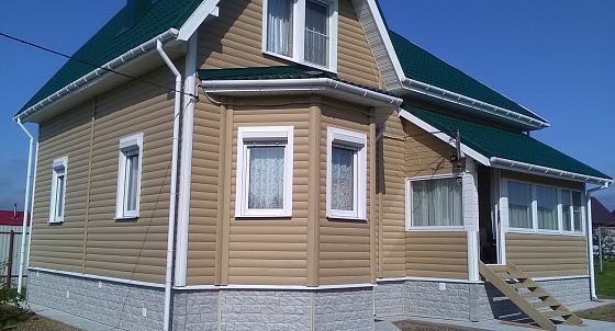 Монтаж металлочерепицы и облицовка виниловым блок-хаусом в д. Горки