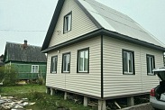 Отделка виниловым блокхаусом садового дома в Дунай