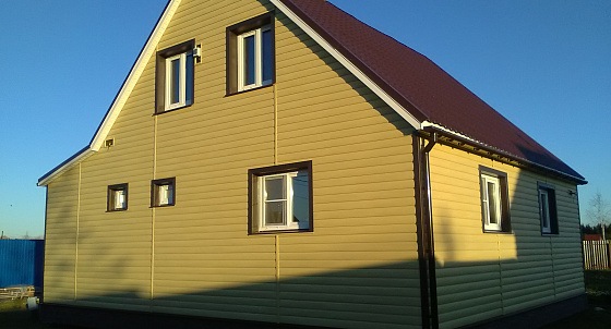 Монтаж металлочерепицы и облицовка виниловым сайдингом в д. Войбокало