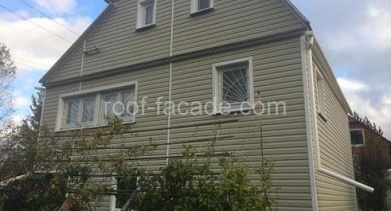 Облицовка виниловым сайдингом и отделка цоколя панелями (Ириновка)