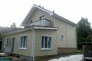 Облицовка виниловым сайдингом и отделка цоколя панелями (Сланцы)