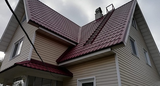 Монтаж металлочерепицы и винилового сайдинга в пос. Зеркальный